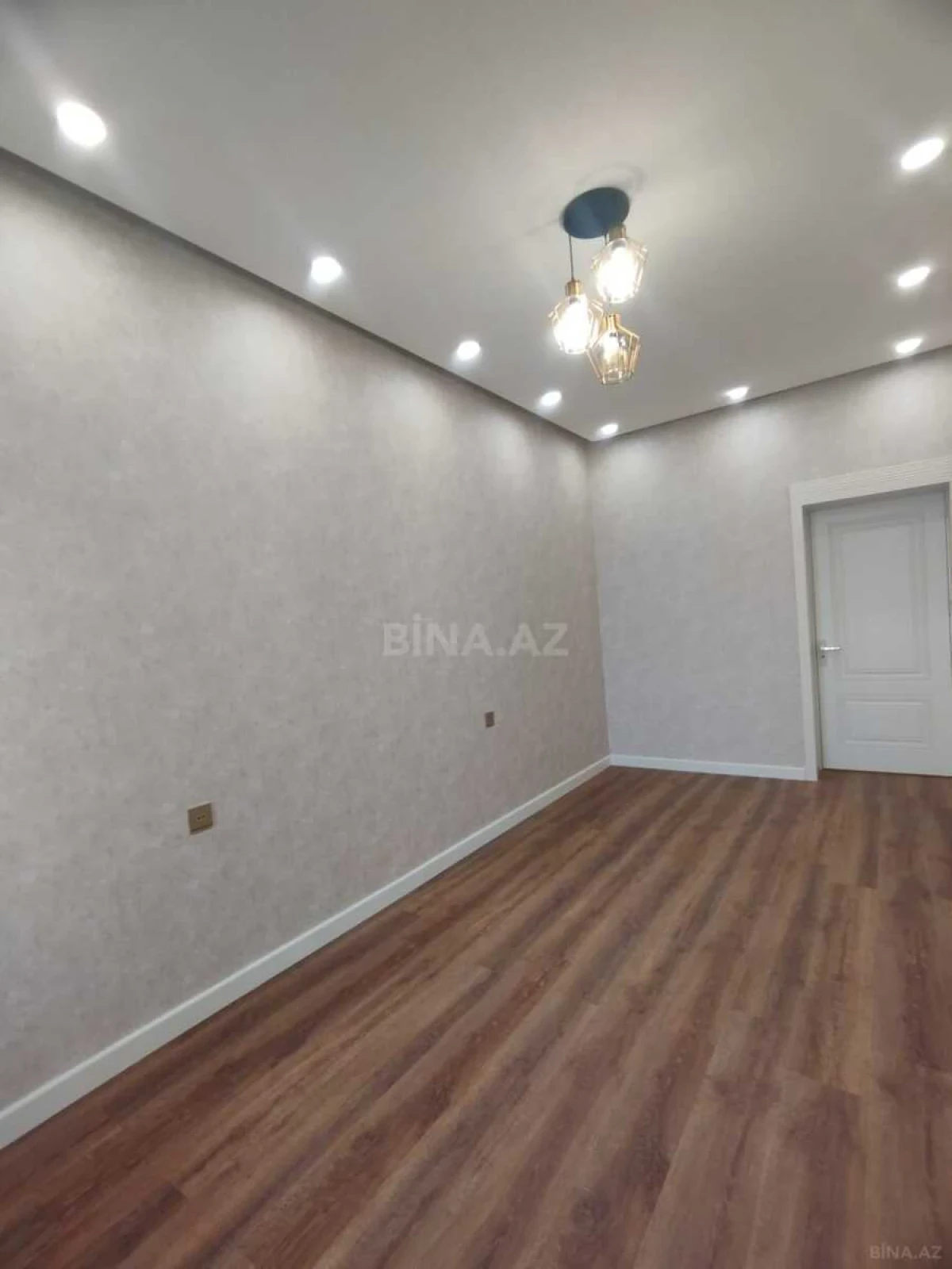 Satılır 3 otaqlı mənzil 132 m²