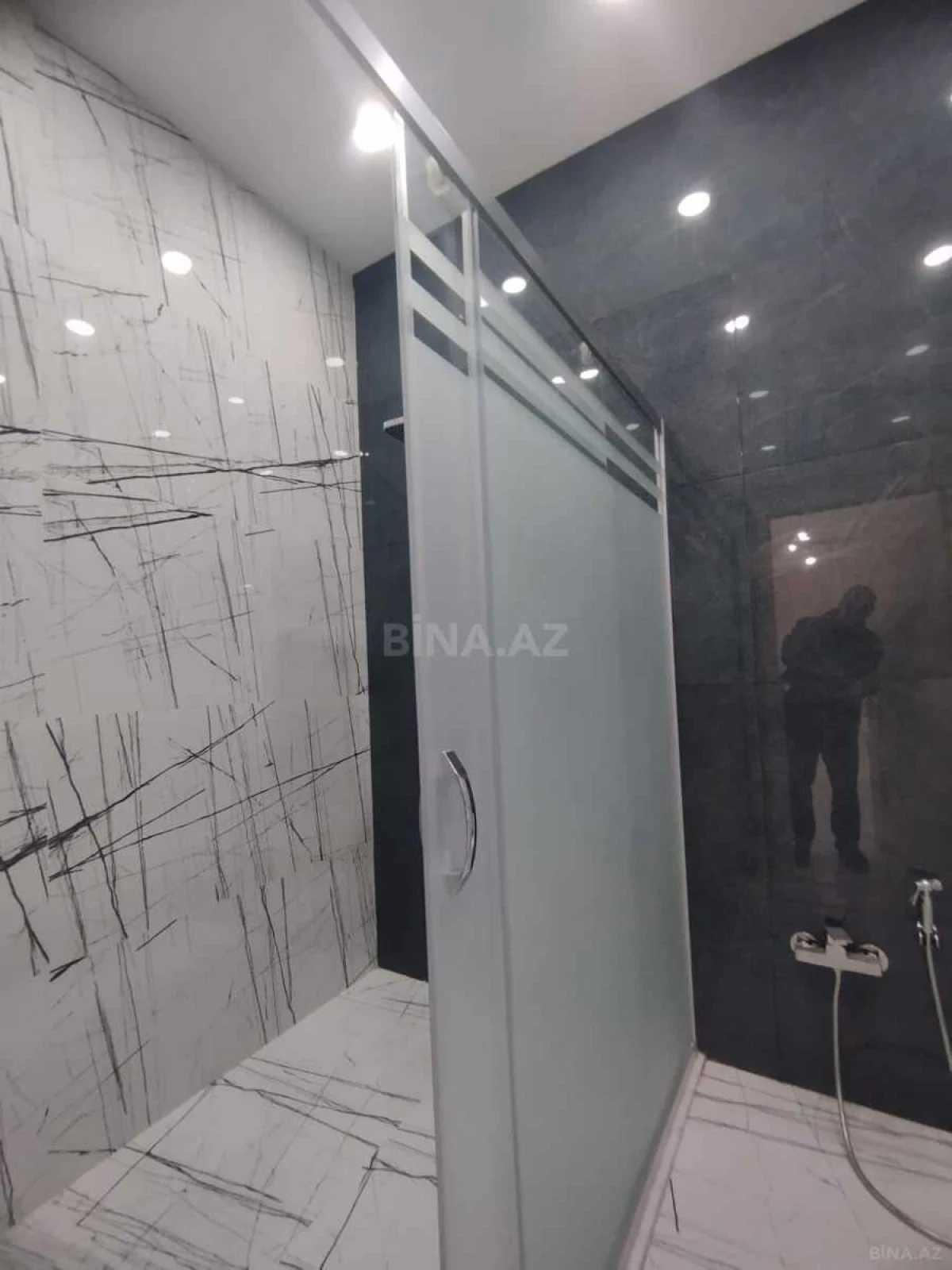 Satılır 3 otaqlı mənzil 132 m²