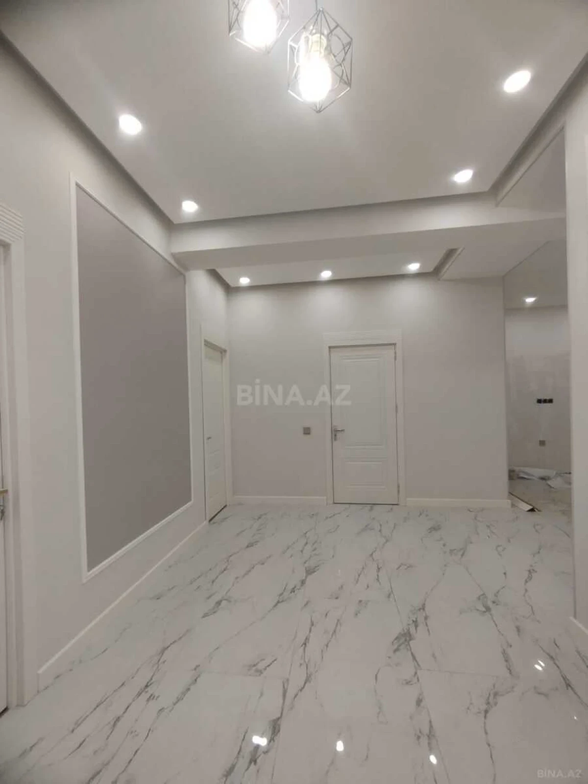 Satılır 3 otaqlı mənzil 132 m²