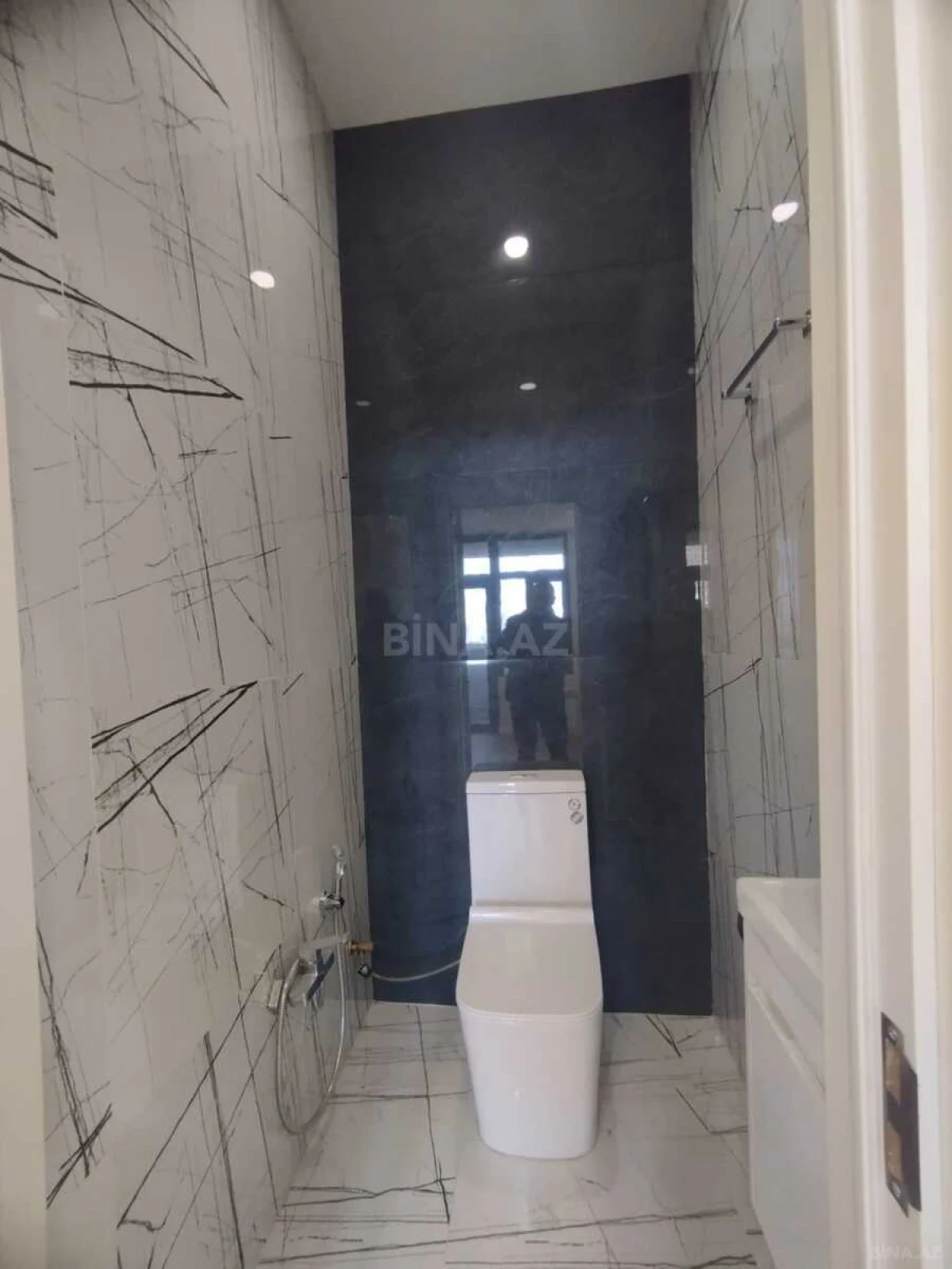 Satılır 3 otaqlı mənzil 132 m²