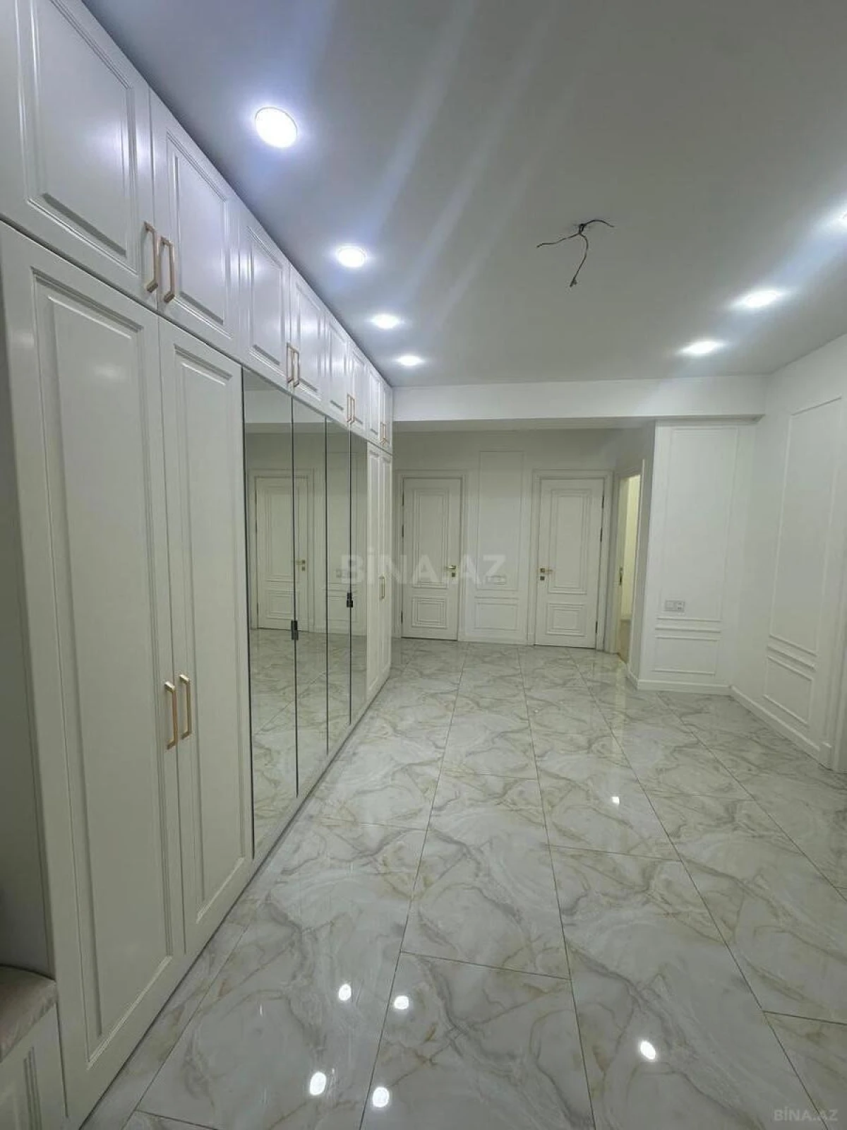 Kirayə verilir 3 otaqlı mənzil 126 m²