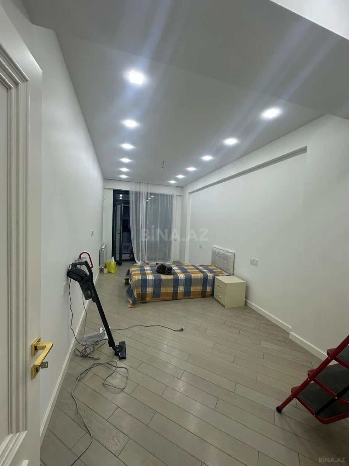 Kirayə verilir 3 otaqlı mənzil 126 m²