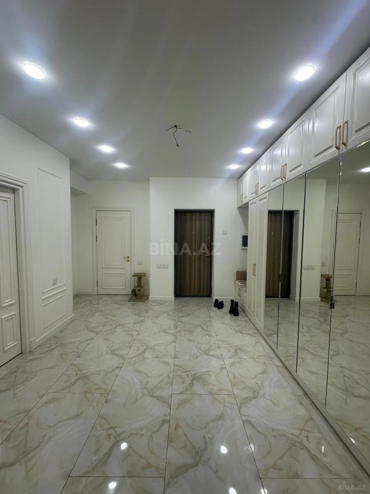 Kirayə verilir 3 otaqlı mənzil 126 m²