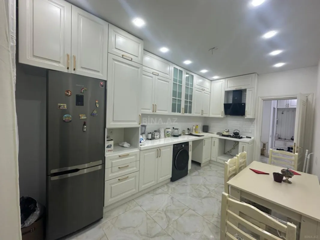 Kirayə verilir 3 otaqlı mənzil 126 m²