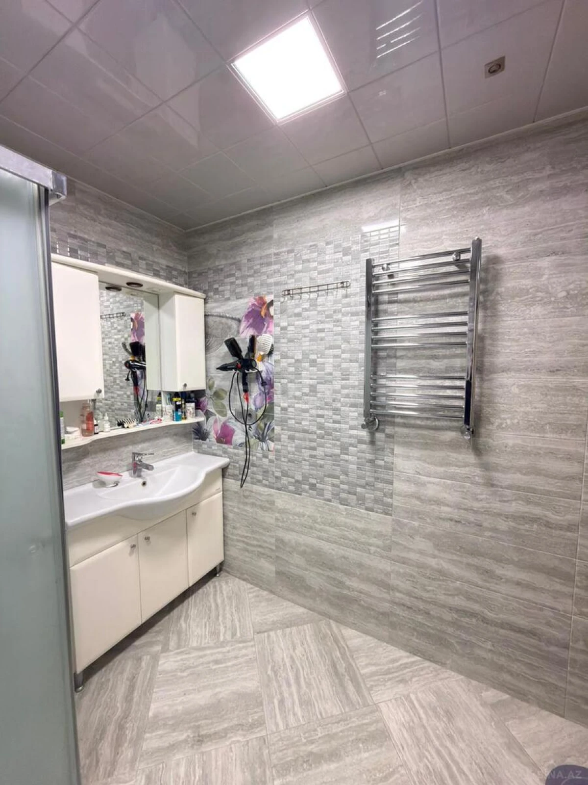 Satılır 4 otaqlı mənzil 135 m²