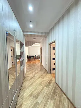 Satılır 4 otaqlı mənzil 135 m²