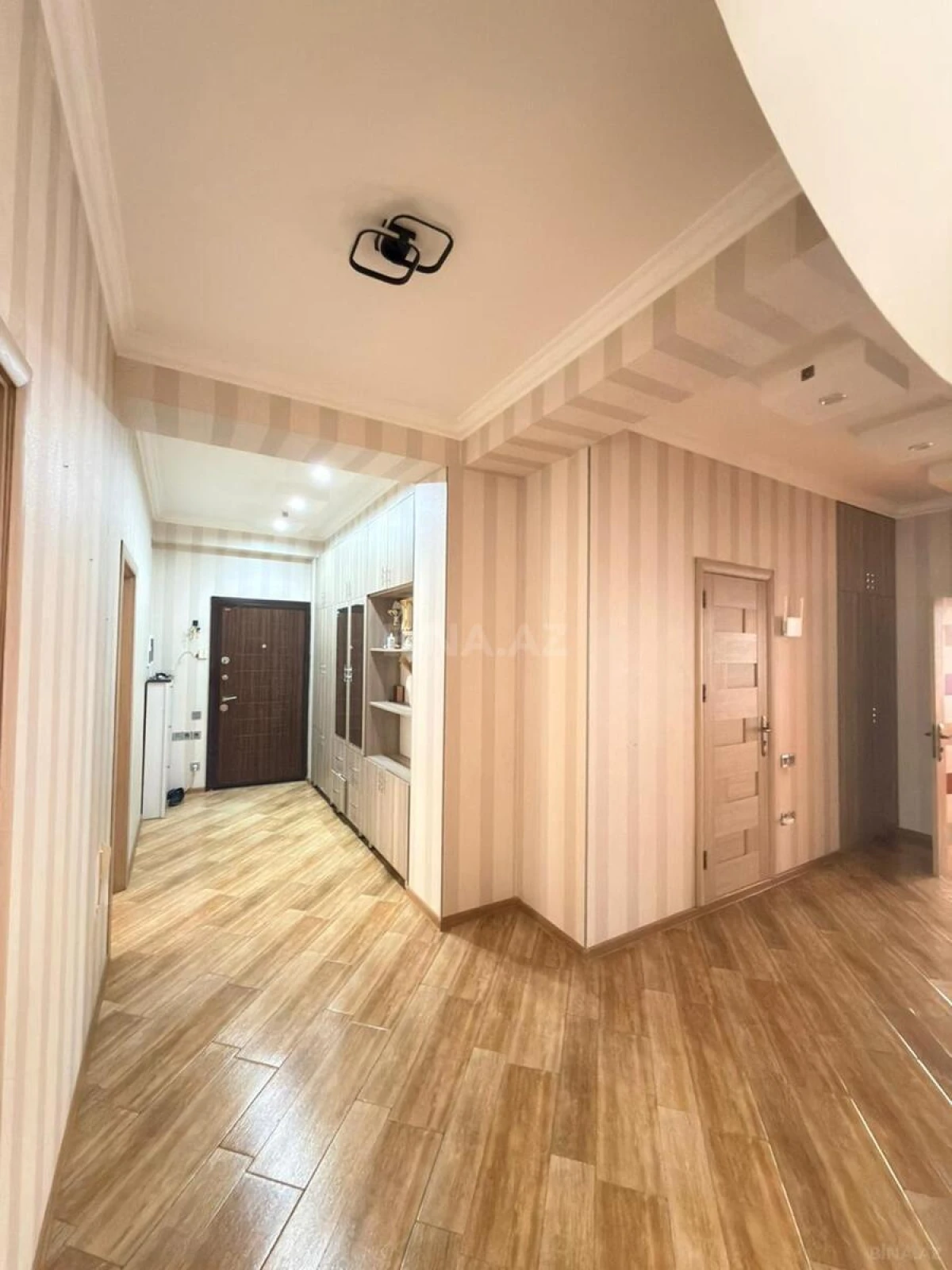 Satılır 4 otaqlı mənzil 135 m²