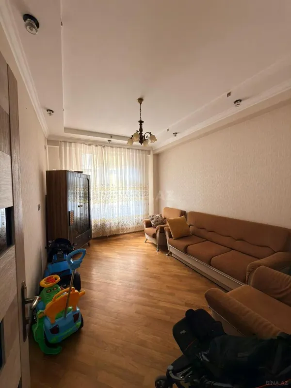 Satılır 4 otaqlı mənzil 135 m²