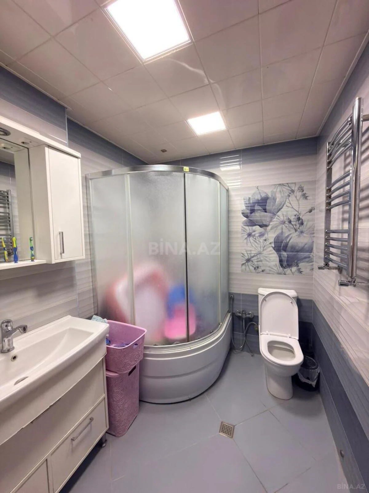 Satılır 4 otaqlı mənzil 135 m²