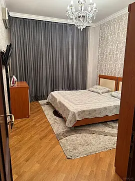 Satılır 3 otaqlı mənzil 156 m²