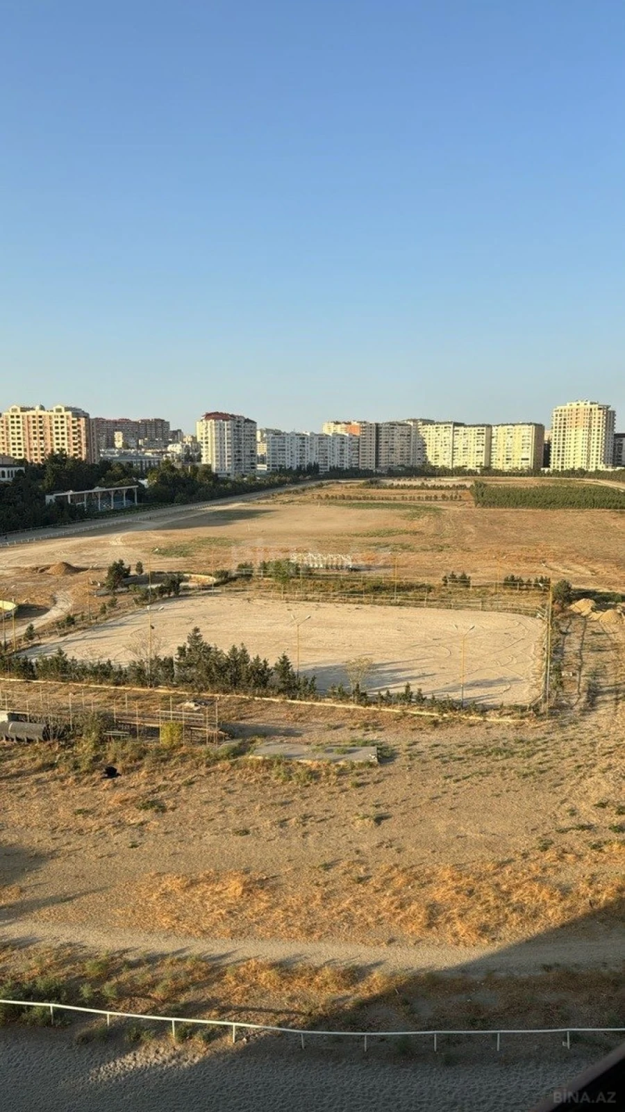 Satılır 3 otaqlı mənzil 156 m²