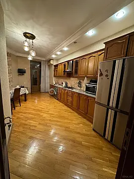 Satılır 3 otaqlı mənzil 156 m²