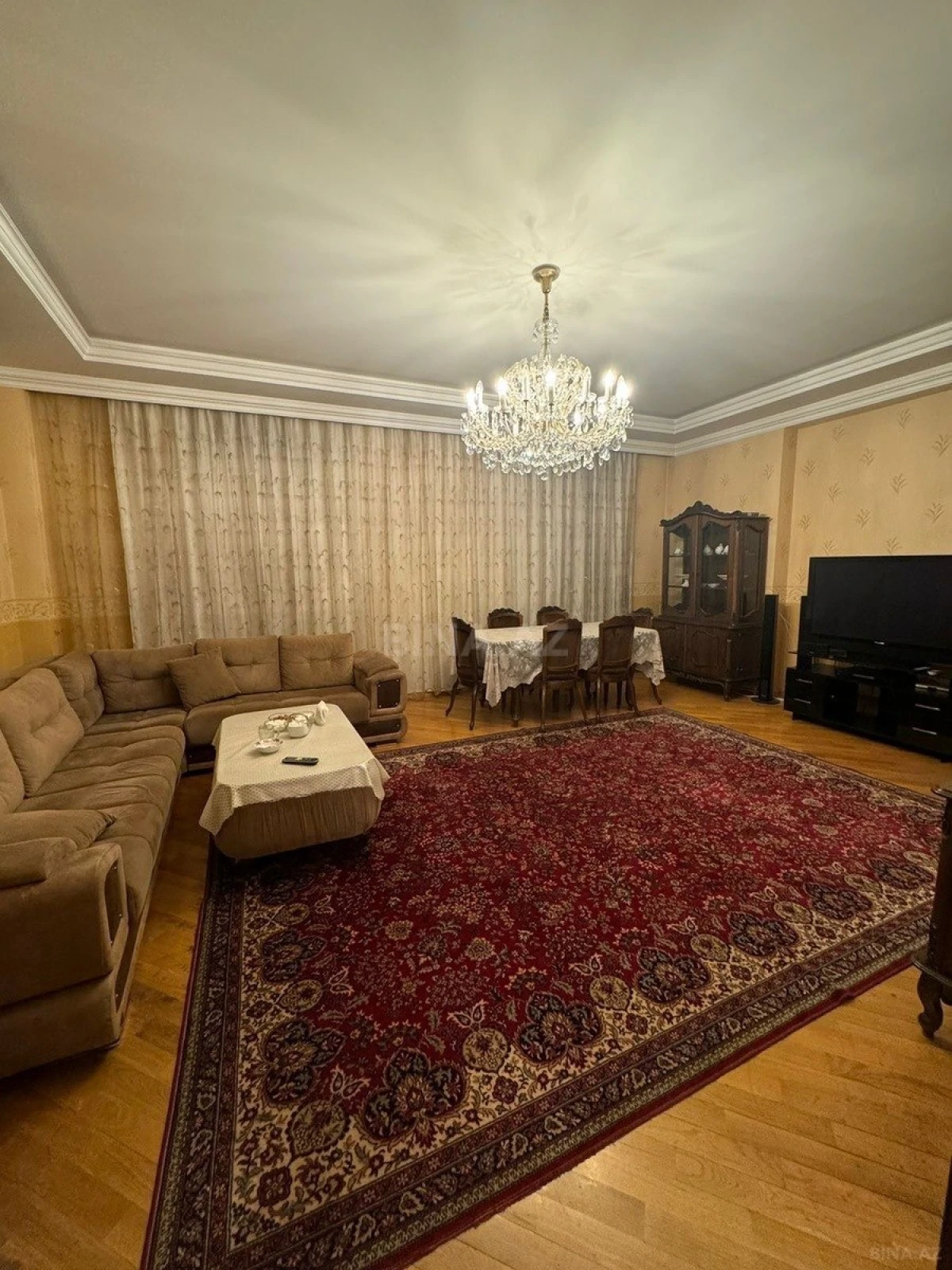 Satılır 3 otaqlı mənzil 156 m²