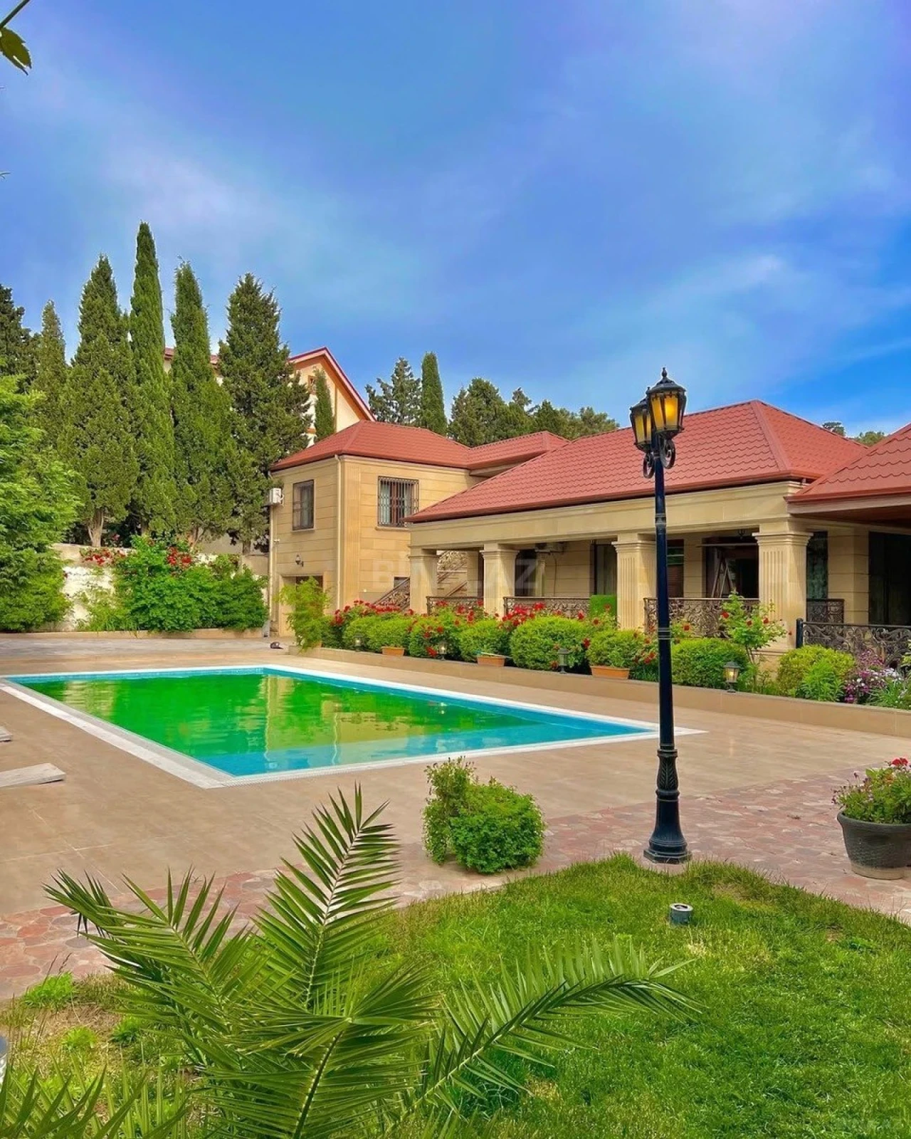 Kirayə verilir 5 otaqlı həyət evi 400 m²
