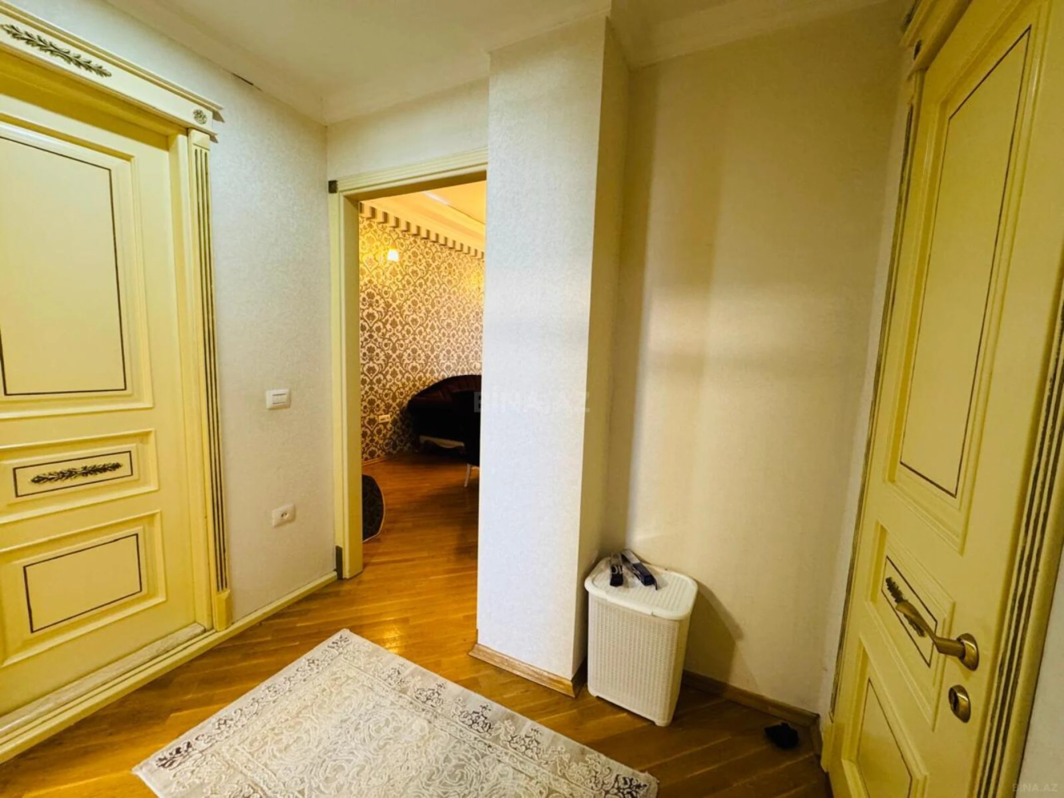 Satılır 4 otaqlı mənzil 140 m²