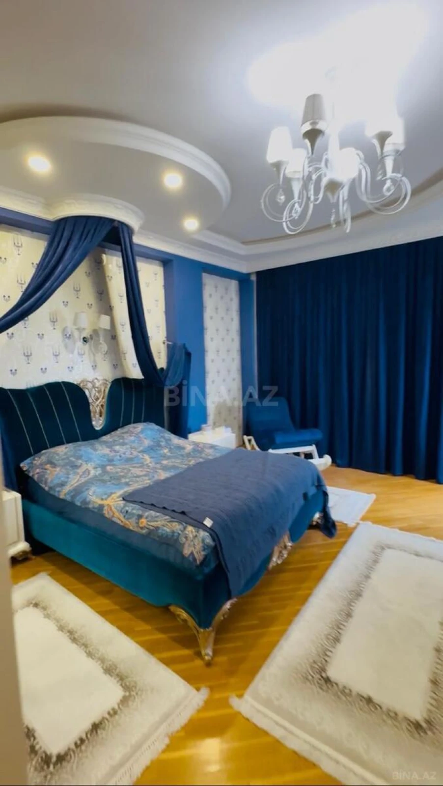 Satılır 4 otaqlı mənzil 140 m²