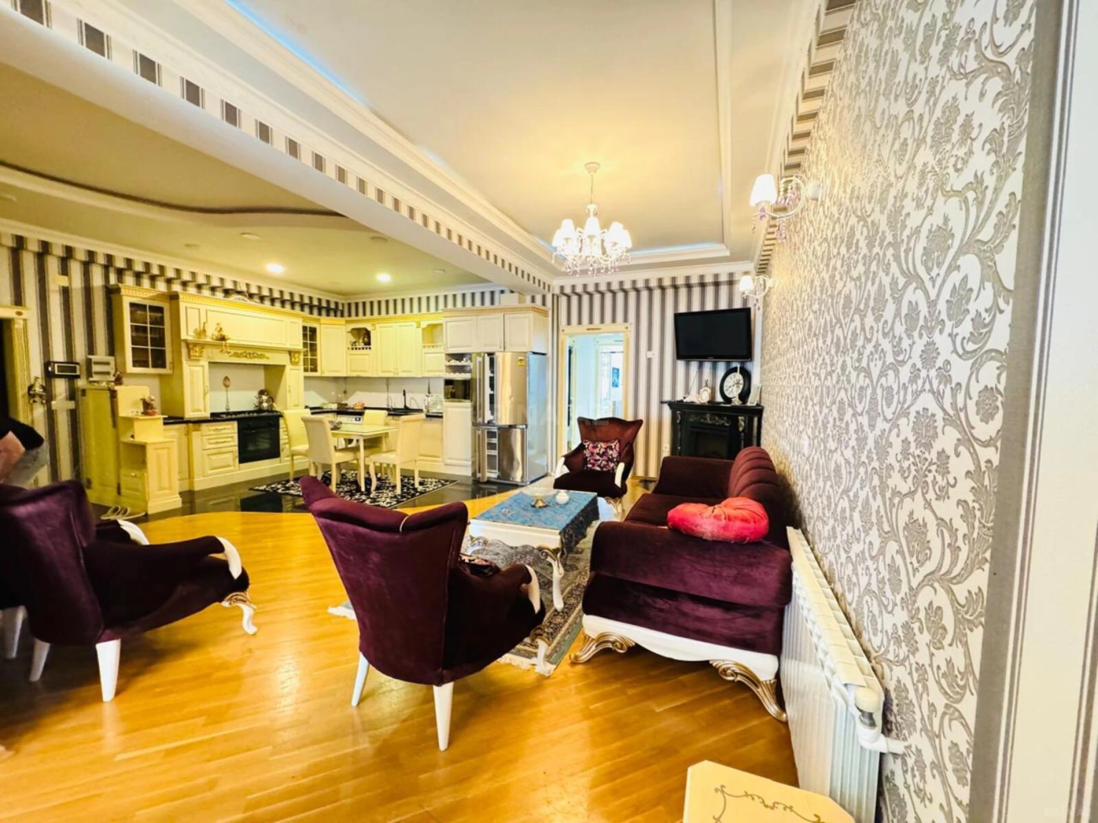 Satılır 4 otaqlı mənzil 140 m²