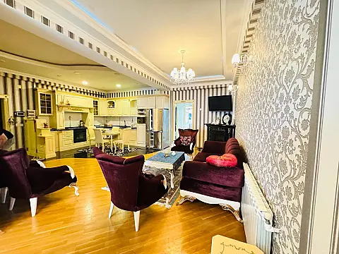 Satılır 4 otaqlı mənzil 140 m²