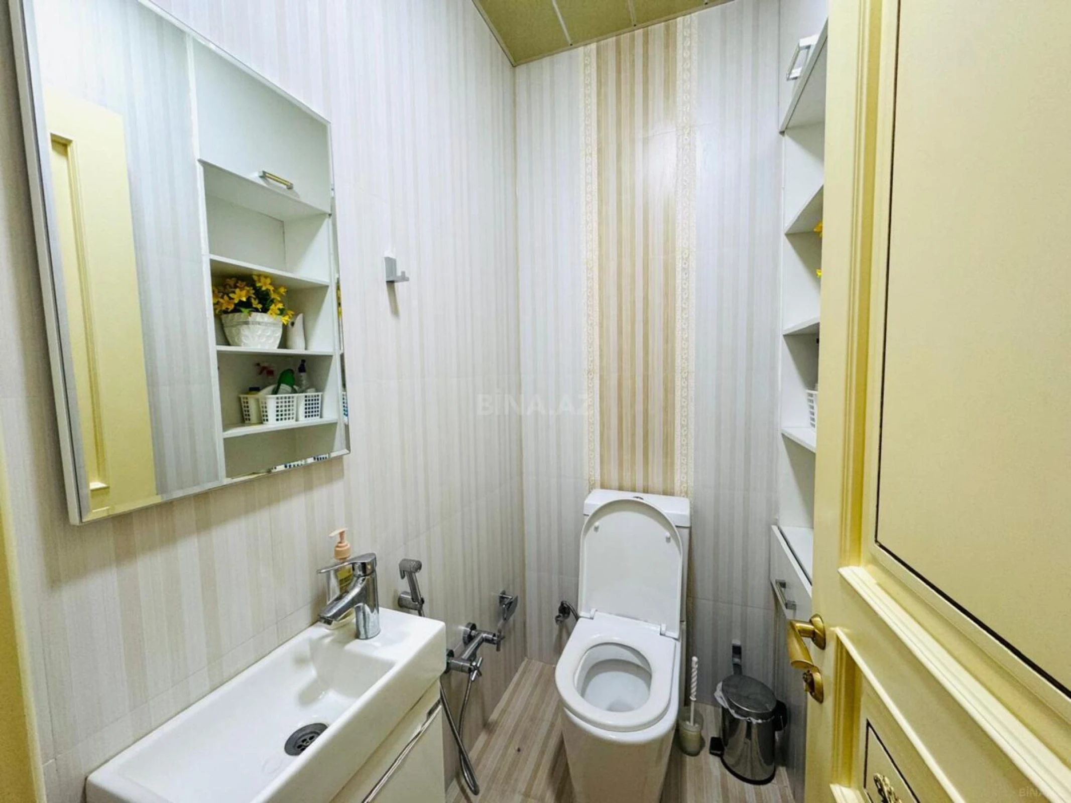 Satılır 4 otaqlı mənzil 140 m²