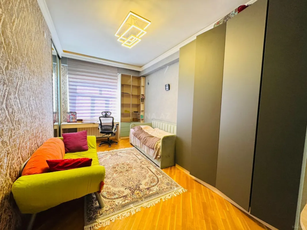 Satılır 4 otaqlı mənzil 140 m²