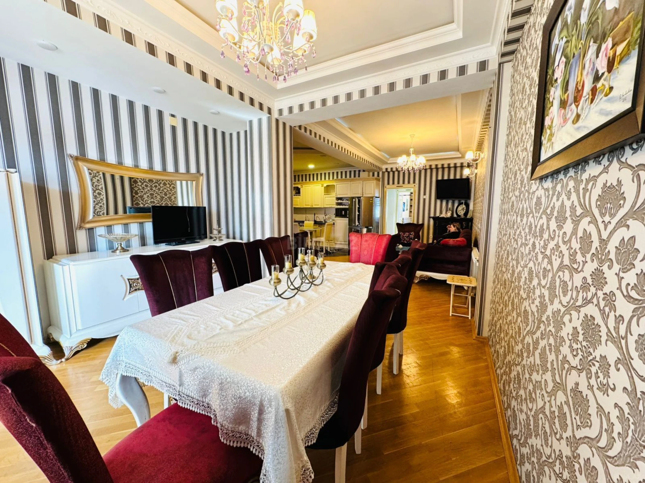 Satılır 4 otaqlı mənzil 140 m²