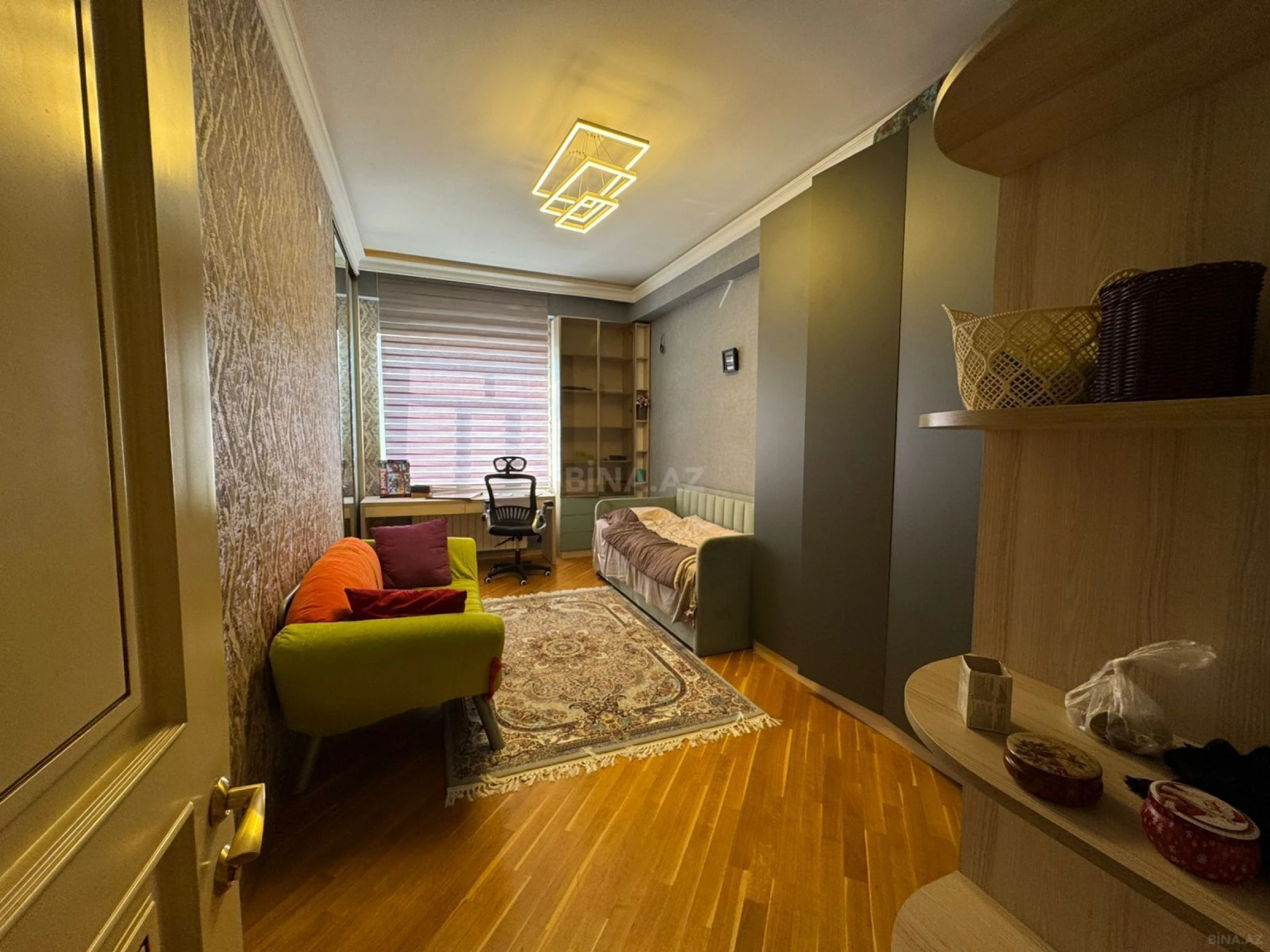 Satılır 4 otaqlı mənzil 140 m²