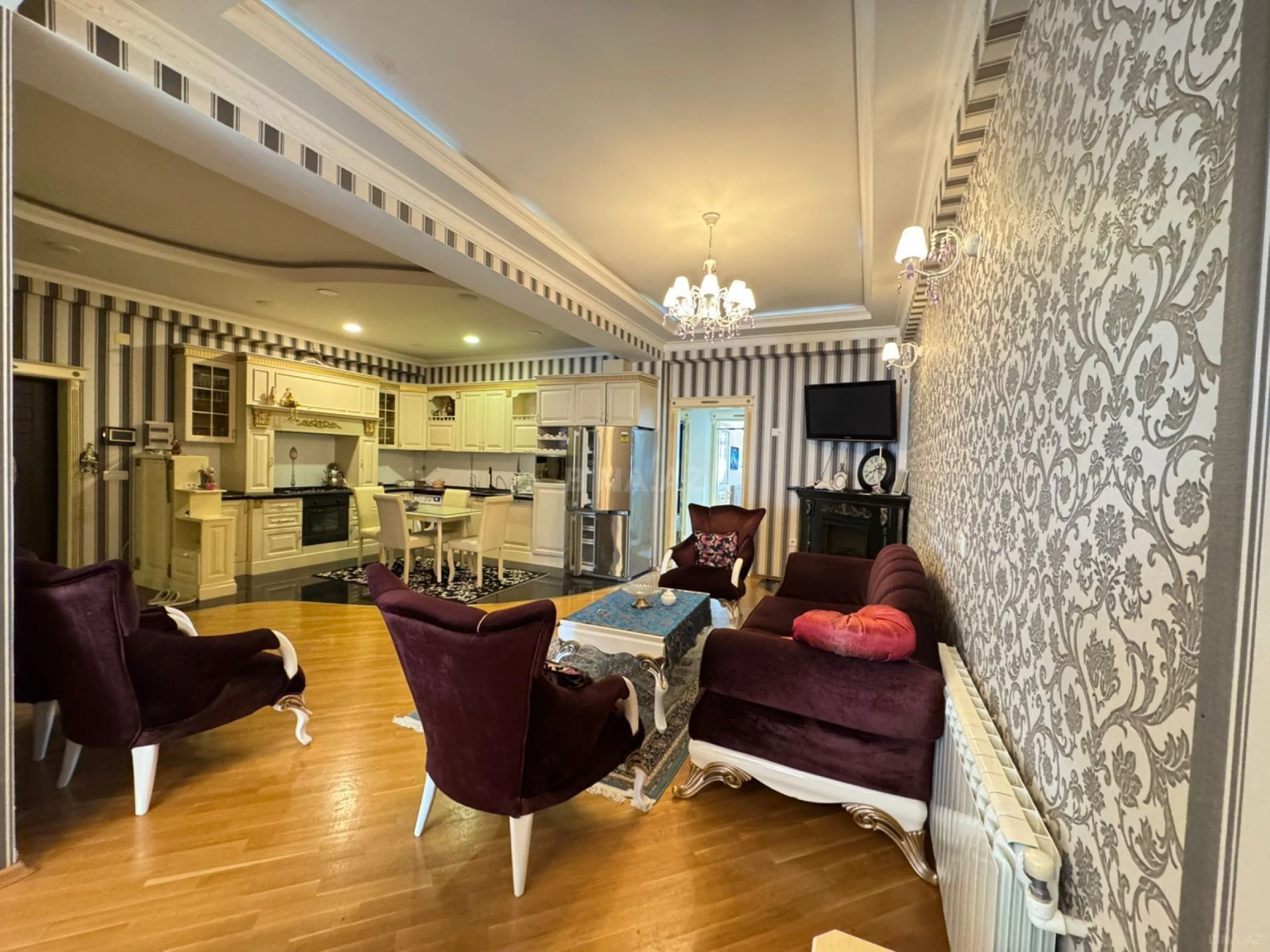 Satılır 4 otaqlı mənzil 140 m²