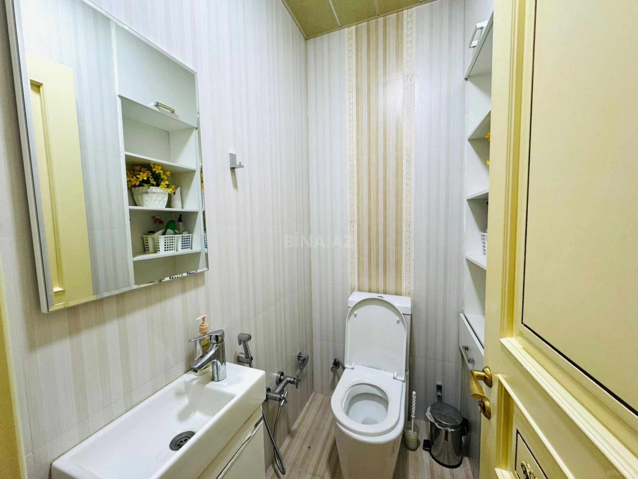 Satılır 4 otaqlı mənzil 140 m²