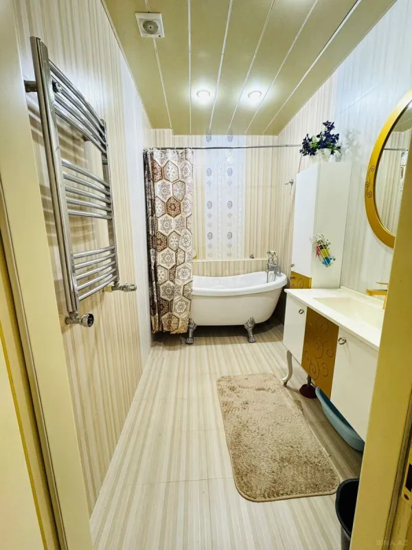 Satılır 4 otaqlı mənzil 140 m²