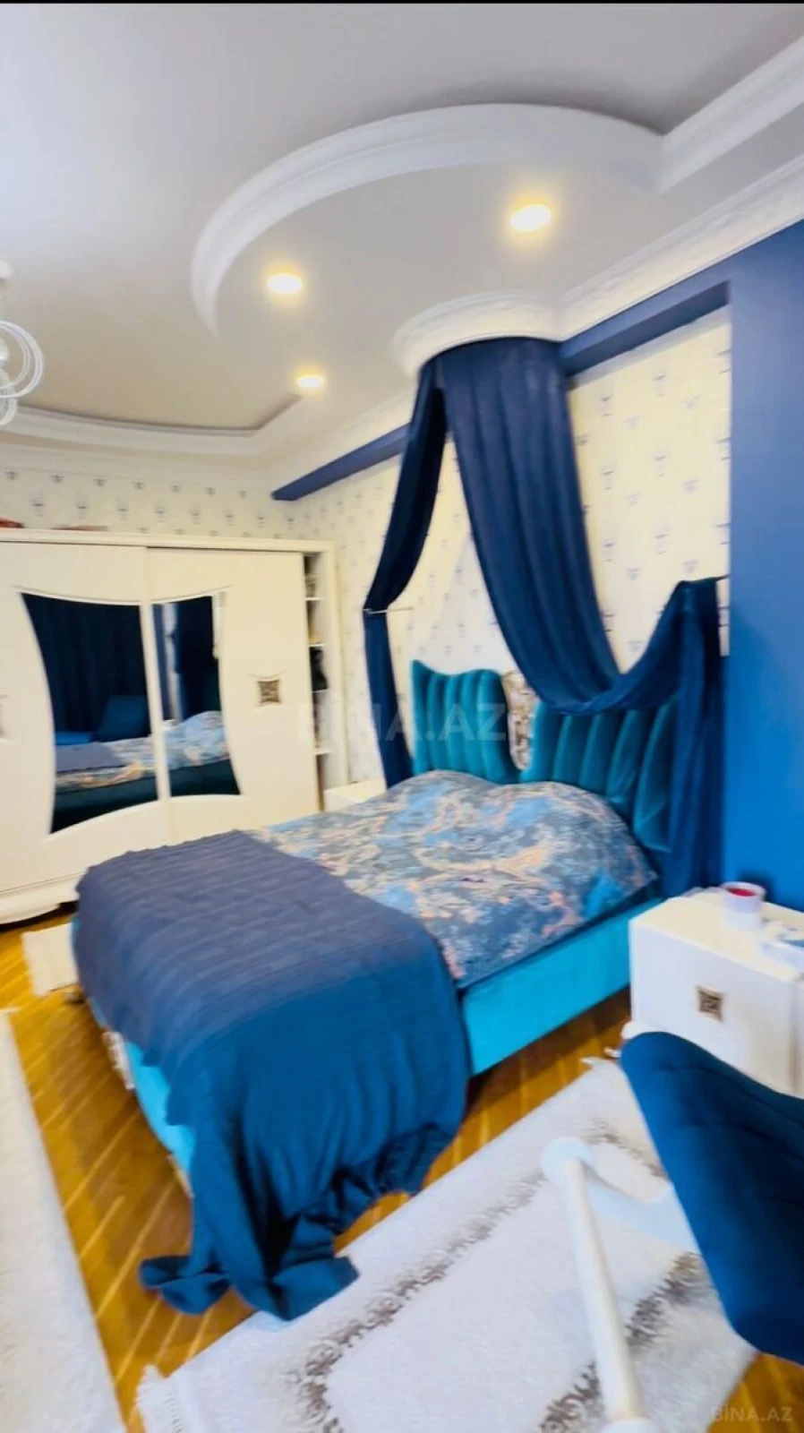 Satılır 4 otaqlı mənzil 140 m²