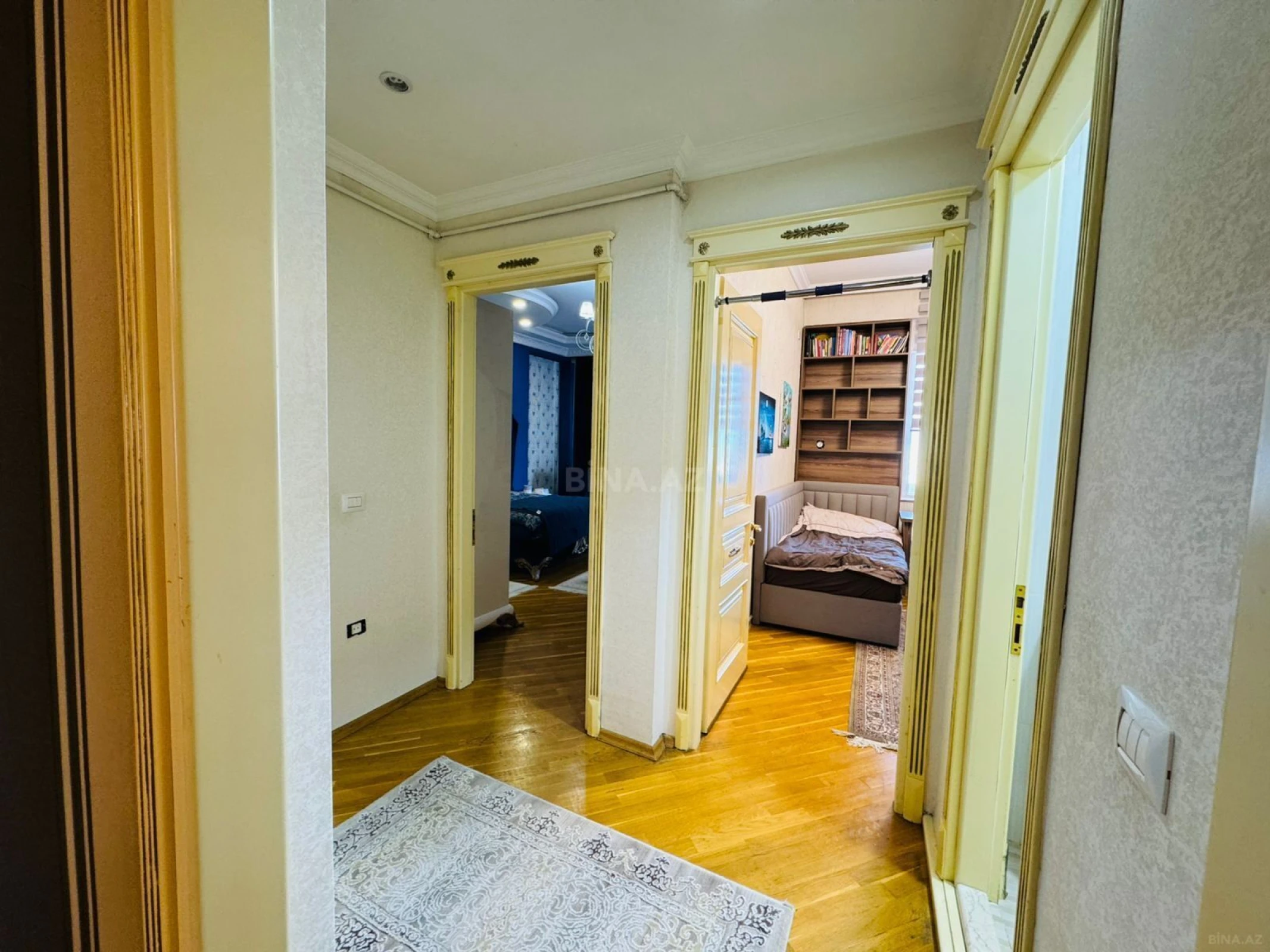 Satılır 4 otaqlı mənzil 140 m²