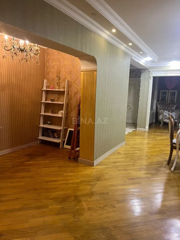 Kirayə verilir 3 otaqlı mənzil 135 m²