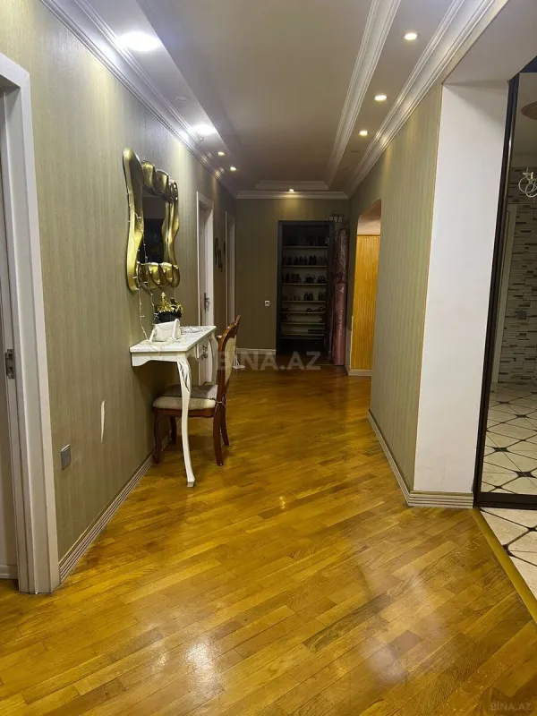 Kirayə verilir 3 otaqlı mənzil 135 m²