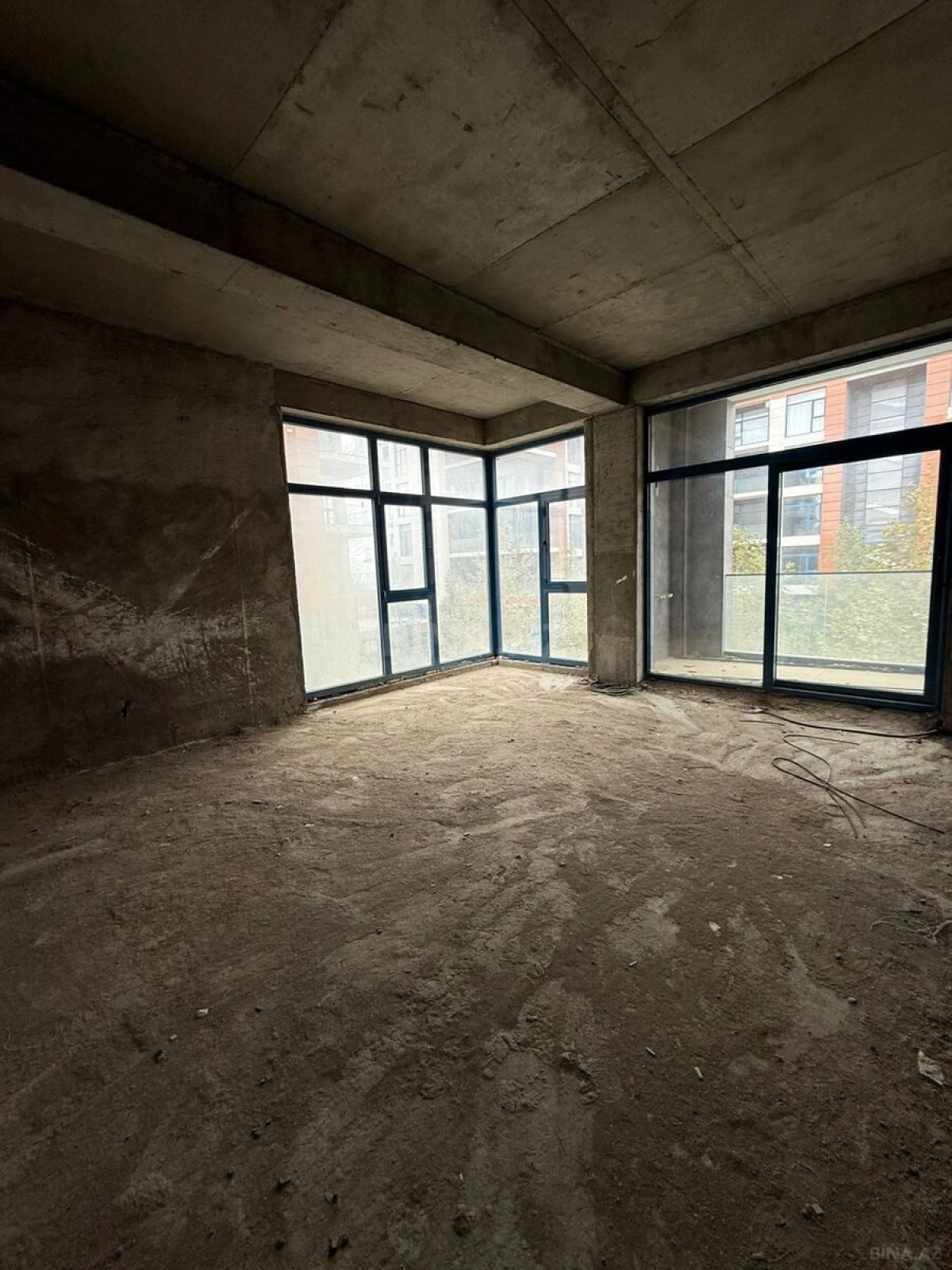 Satılır obyekt 300 m²