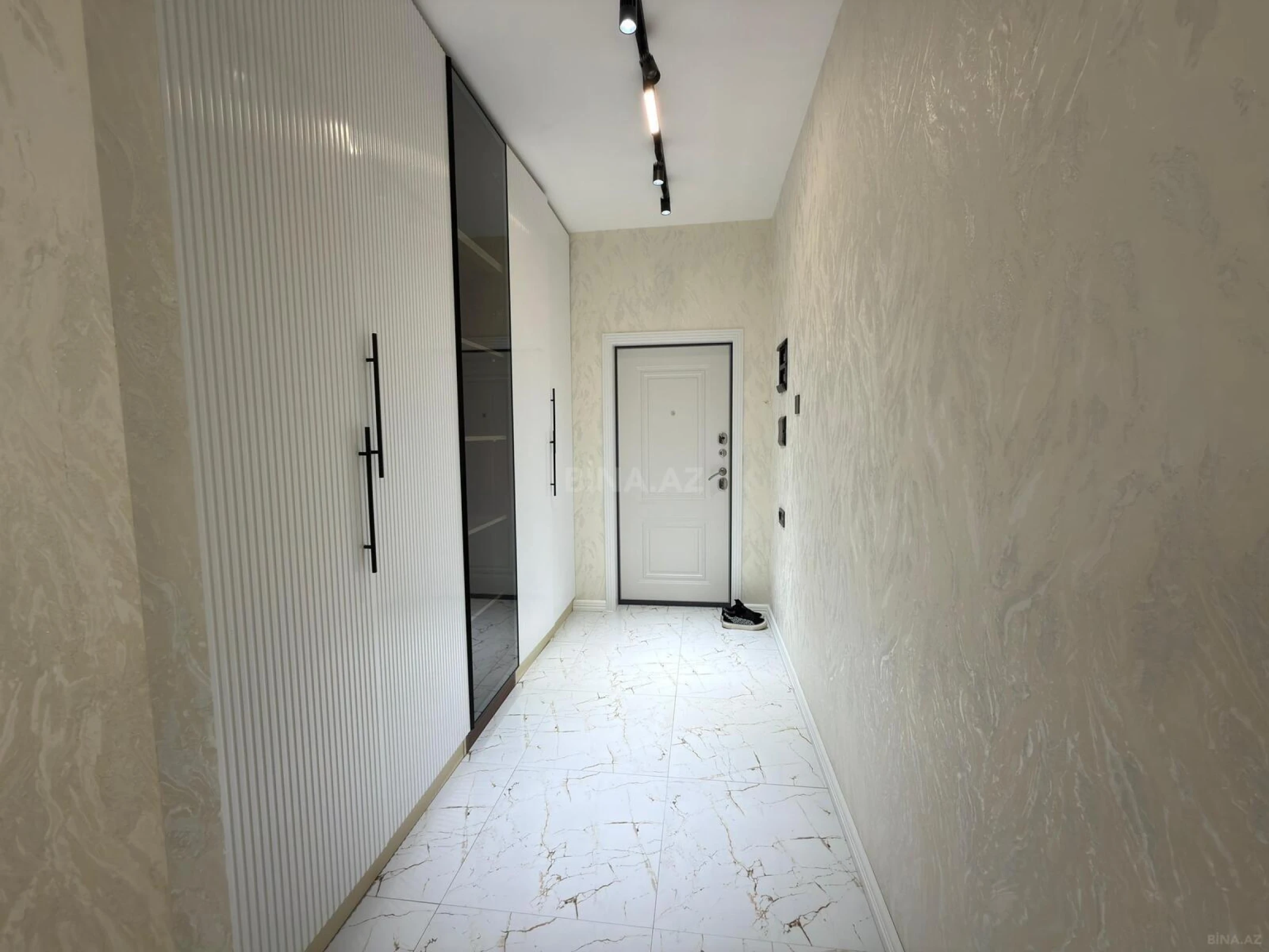 Satılır 2 otaqlı mənzil 90 m²