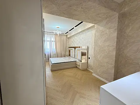 Satılır 2 otaqlı mənzil 90 m²