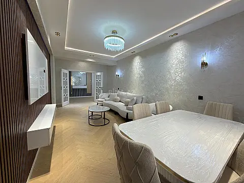 Satılır 2 otaqlı mənzil 90 m²