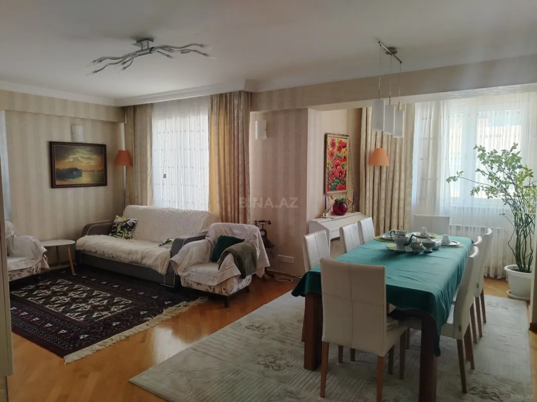 Satılır 3 otaqlı mənzil 127 m²