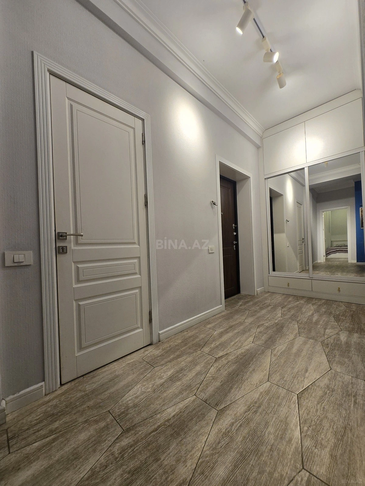 Satılır 3 otaqlı mənzil 95 m²