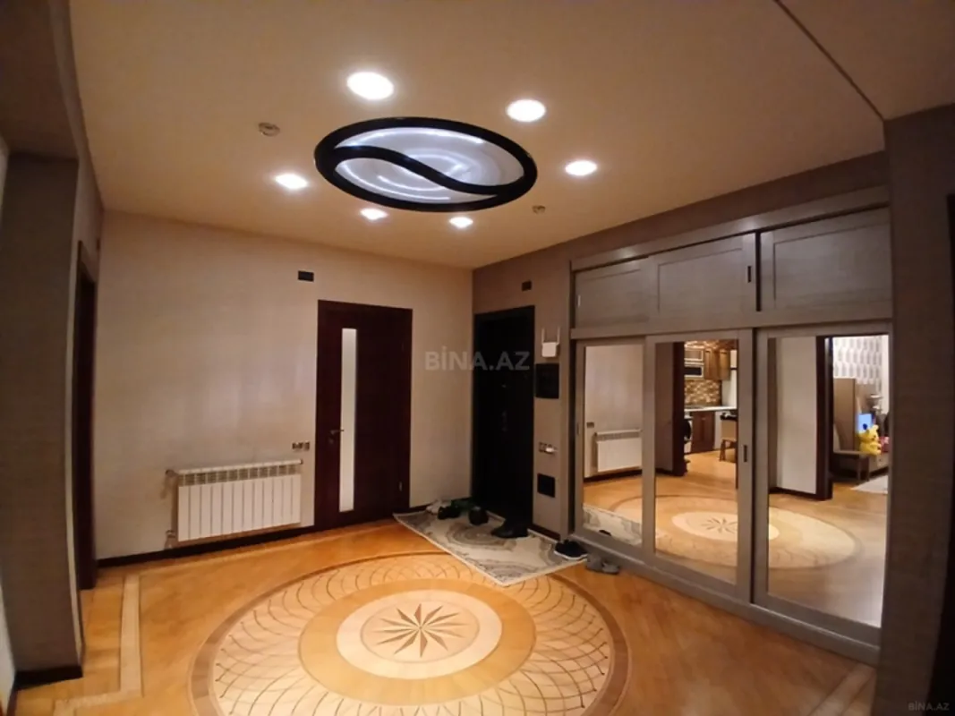 Satılır 4 otaqlı mənzil 162 m²