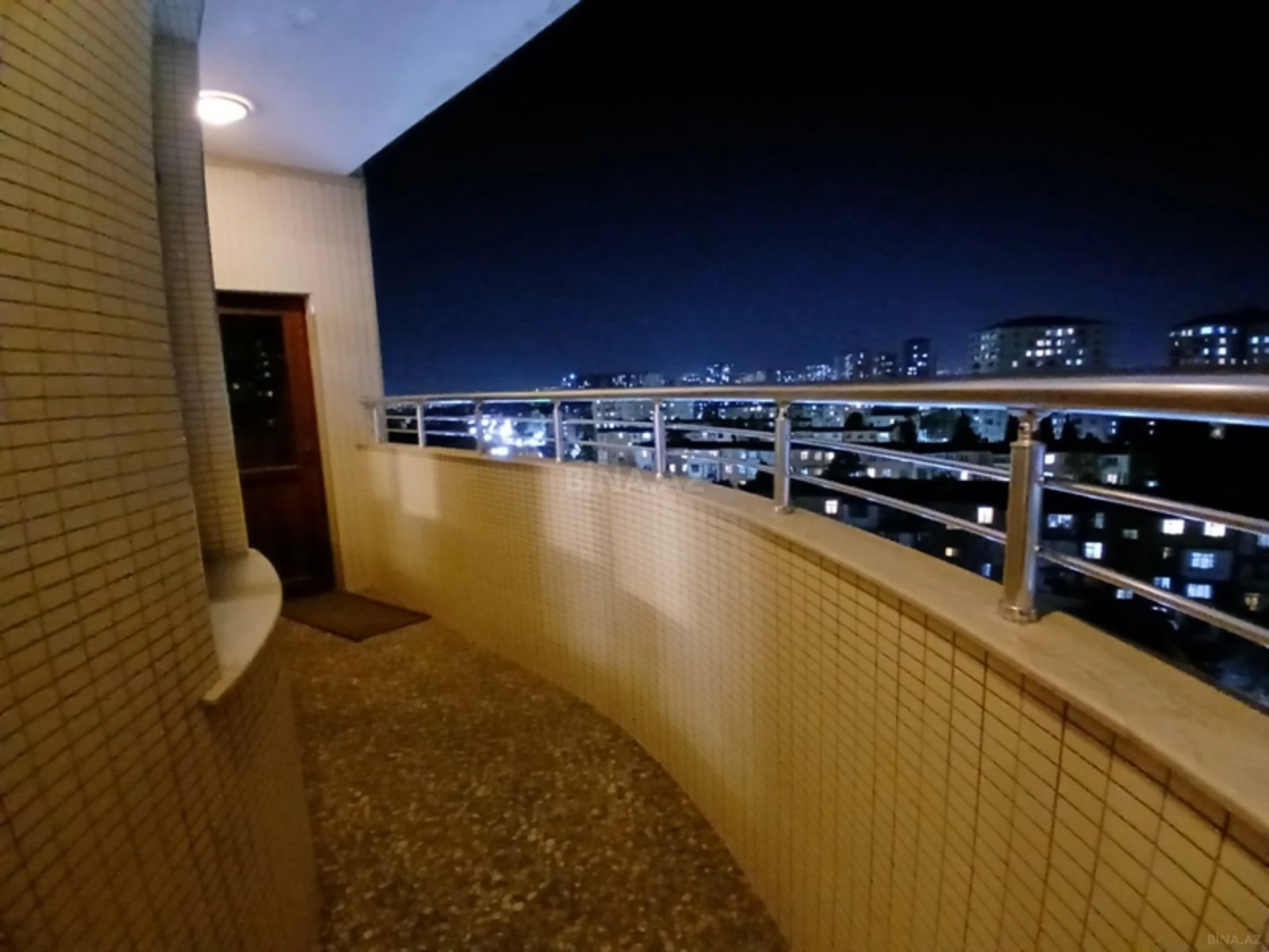 Satılır 4 otaqlı mənzil 162 m²