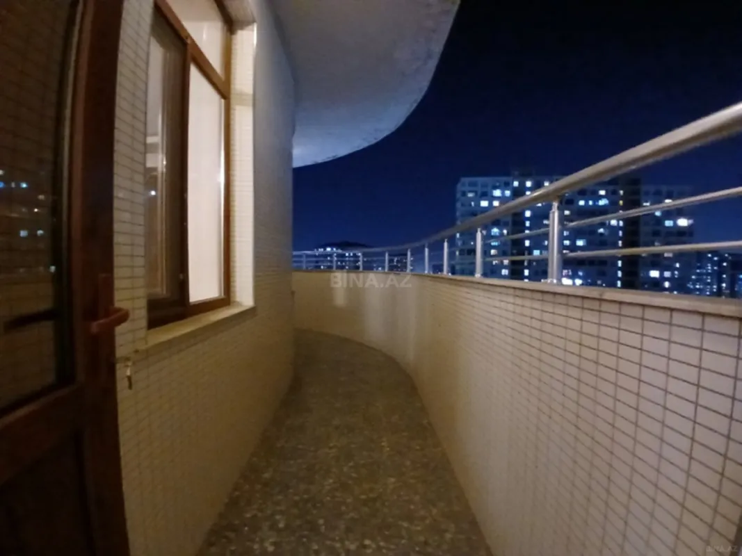 Satılır 4 otaqlı mənzil 162 m²