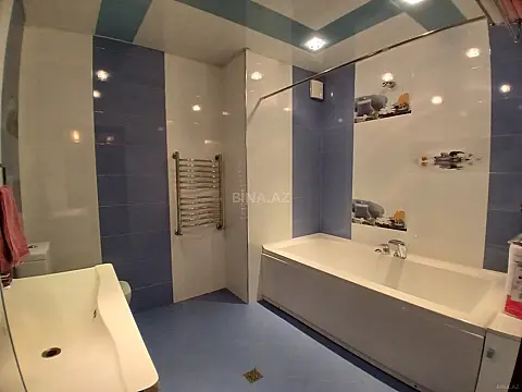 Satılır 4 otaqlı mənzil 162 m²