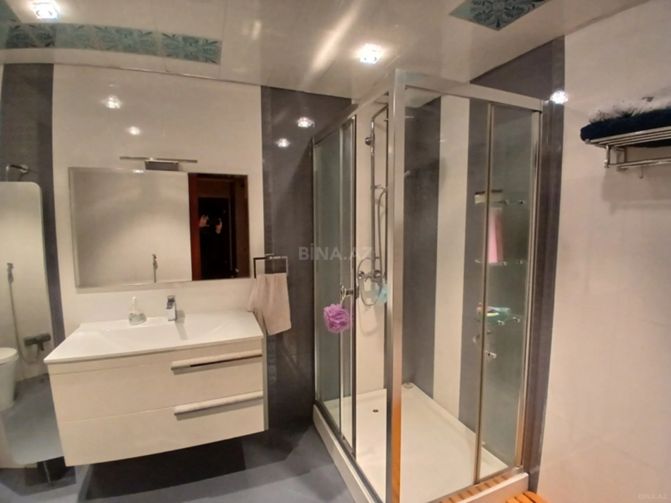 Satılır 4 otaqlı mənzil 162 m²