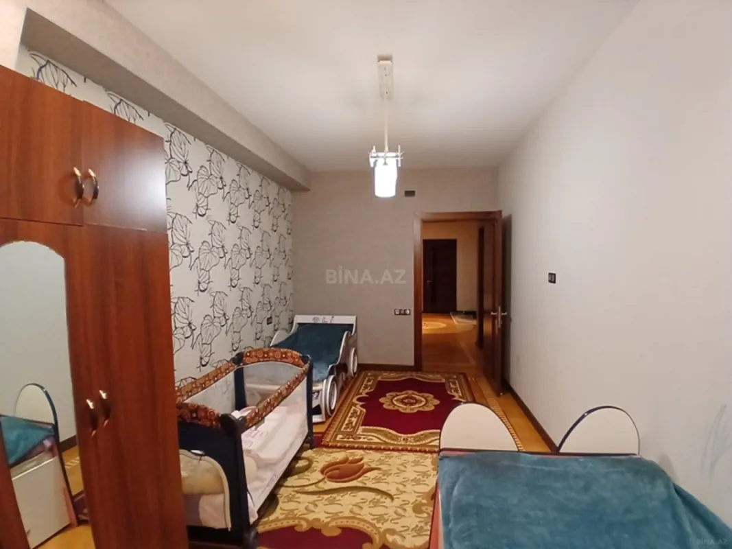 Satılır 4 otaqlı mənzil 162 m²