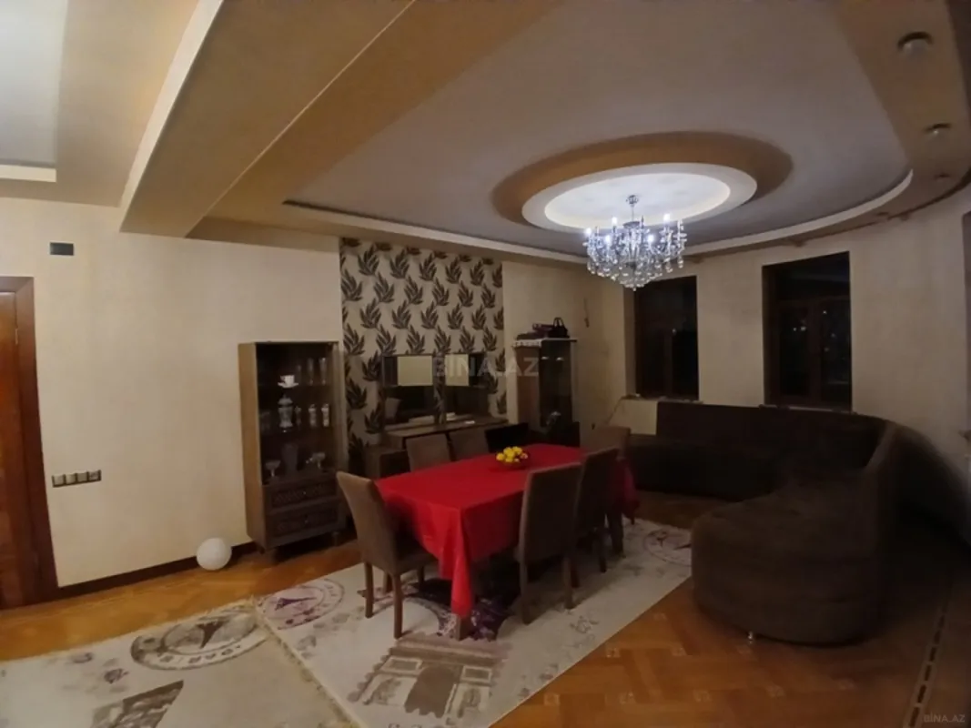 Satılır 4 otaqlı mənzil 162 m²