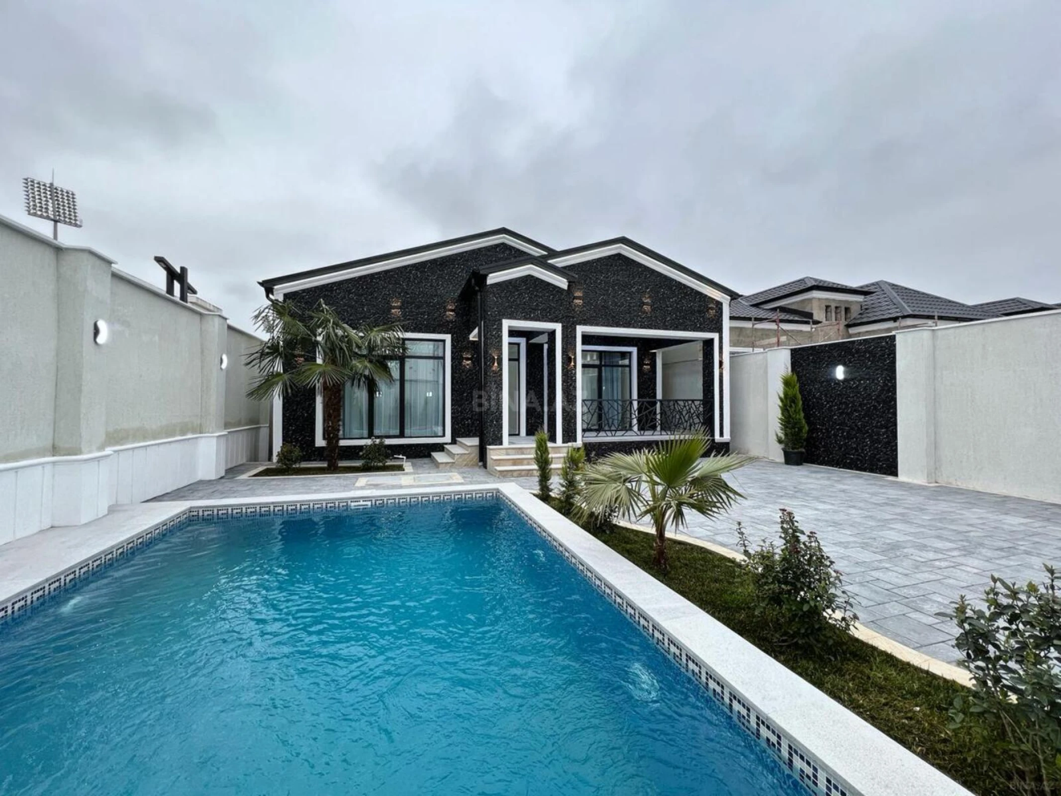 Satılır 4 otaqlı həyət evi 160 m²