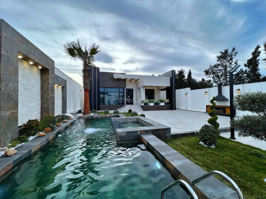 Satılır 5 otaqlı həyət evi 240 m²