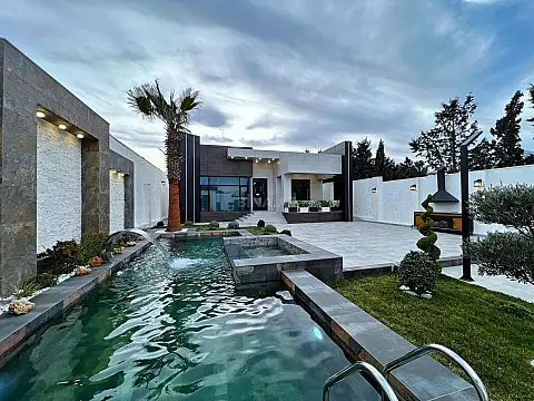 Satılır 5 otaqlı həyət evi 240 m²