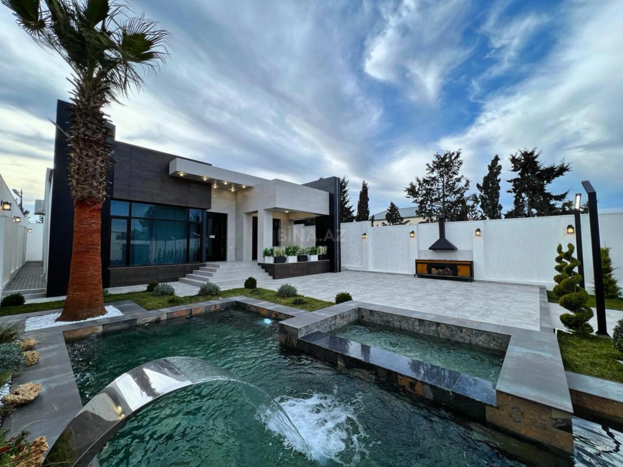 Satılır 5 otaqlı həyət evi 240 m²